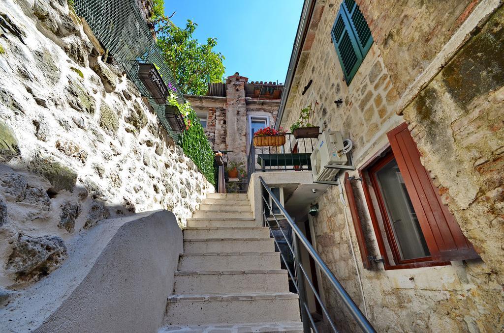 Apartments Historic Stone House Kotor Quarto foto